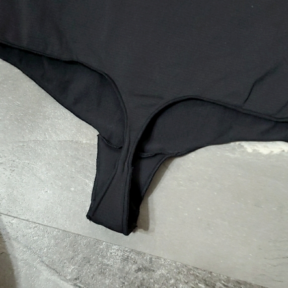 SKIMS Essential Black Long Sleeve Thong Bodysuit. Scoop Distressed Neck. 2X/ 3X. - Picture 8 of 10